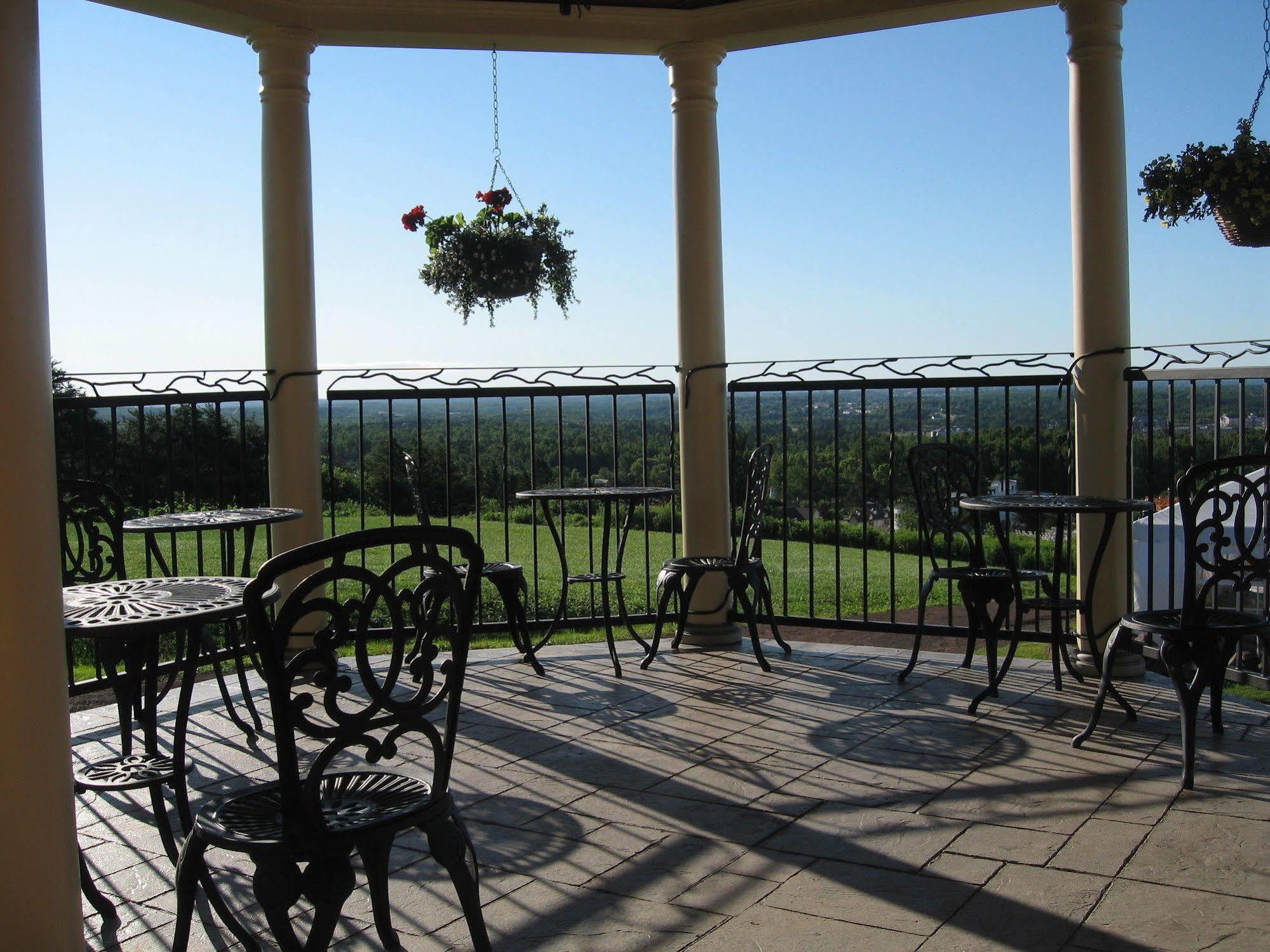 Magnetic Hill Winery Hotel Moncton Bagian luar foto